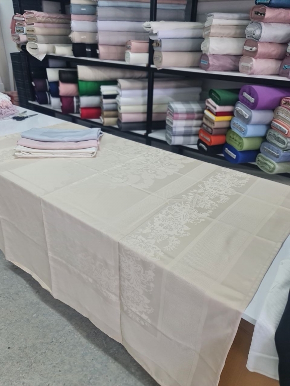 SARRA 160x220 DAMASK MASA ÖRTÜSÜ